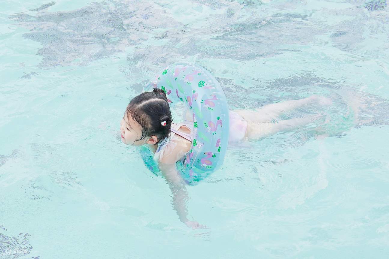 スイミングプール